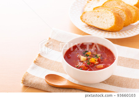 minestrone and baguette 93660103