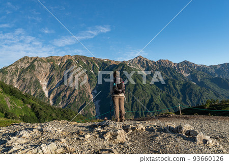 Happo-one hiking, looking at the three mountains of Hakuba 93660126