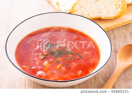 minestrone and baguette 93660251