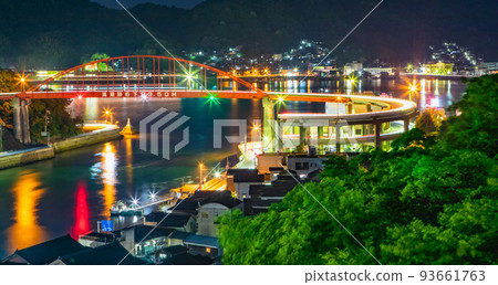 這是有溫堂大橋和渡輪碼頭時的景色。您可以在屏幕左下方看到碼頭。於 2021 年 10 月關閉。 這是有溫堂大橋和渡輪碼頭時的景色。您可以在屏幕左下方看到碼頭。於 2021 年 10 月關閉。 93661763