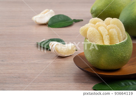 柚子 中秋節 木頭 木製 背景 pomelo Mid-Autumn Festival ユズ ゆず 柚子 中秋節 木頭 木製 背景 pomelo Mid-Autumn Festival ユズ ゆず 93664119