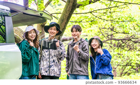 年輕人徒步旅行的好兆頭 93666634