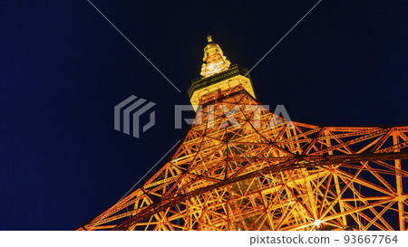 夜晚的東京塔燈火通明 夜晚的東京塔燈火通明 93667764