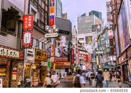 日本東京市容連續5週居世界第一，死亡人數連續2週居世界第二。在車站前的澀谷中心街... = 8月26日 93668836