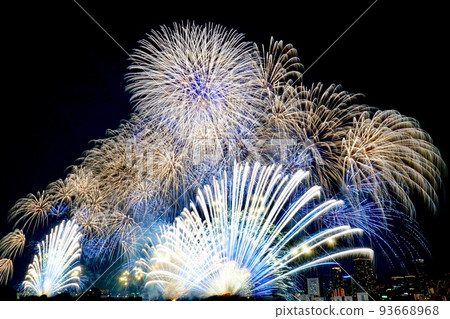 為夏日夜空增添色彩的煙花匯演 浪速淀川花火大會 93668968