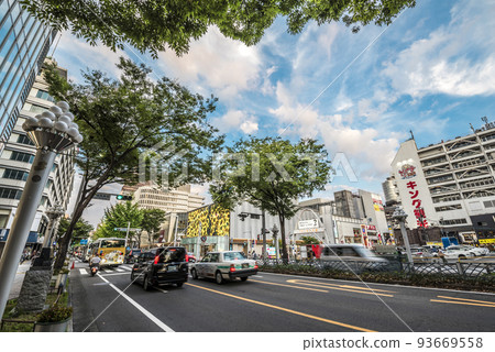 《愛知縣》名古屋市景榮從廣小路五福町十字路口藍天白雲 《愛知縣》名古屋市景榮從廣小路五福町十字路口藍天白雲 93669558