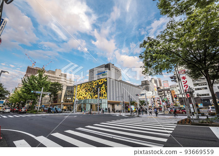 《愛知縣》名古屋市景榮從廣小路五福町十字路口藍天白雲 《愛知縣》名古屋市景榮從廣小路五福町十字路口藍天白雲 93669559