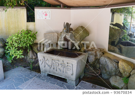 宇治神社 兔手水屋（京都府宇治市） 93670834