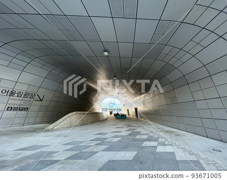 Dongdaemun Design Plaza (DDP)|Seoul, South Korea Dongdaemun Design Plaza (DDP)|Seoul, South Korea 93671005
