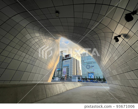 Dongdaemun Design Plaza (DDP)｜Seoul, South Korea 93671006