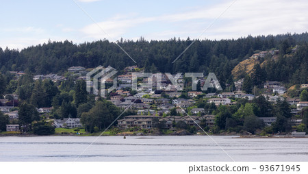 Homes by the water, surrounded by tees and mountains. Summer Season. 93671945