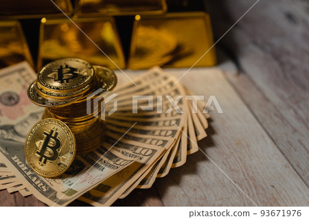 US Dollar Banknotes and Virtual Currencies 93671976