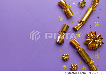 Christmas crackers with shiny confetti on color background, top view, copy space 93672136