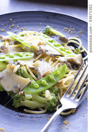 Delicious abalone and dried mullet roe spaghetti Delicious abalone and dried mullet roe spaghetti 93673362