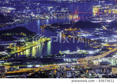 A wonderful night view from Mt. Sarakura, which has been certified as one of the New Three Great Night Views of Japan (Kitakyushu City, Fukuoka Prefecture) 93673612