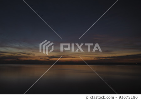 Panoramic view of seascape sunset at the Atlantic Ocean in Woodland State Park, Long Island the USA 93675180
