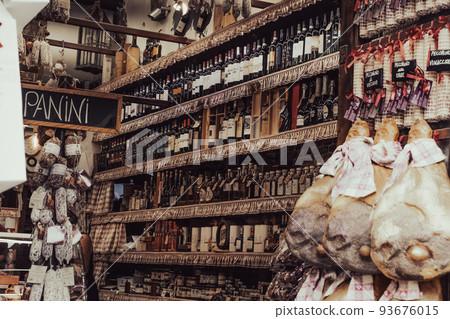 Beautiful view of ancient San Gimignano, Tuscany landscape and landmarks. Summer in Italy 93676015