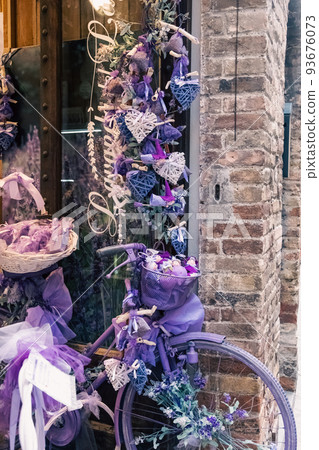 Beautiful view of ancient San Gimignano, Tuscany landscape and landmarks. Summer in Italy Beautiful view of ancient San Gimignano, Tuscany landscape and landmarks. Summer in Italy 93676073