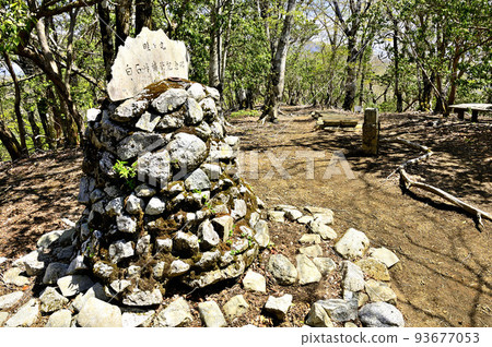 The peak of Unegamaru in Nishitanzawa The peak of Unegamaru in Nishitanzawa 93677053