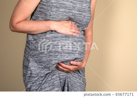 Pregnant woman. Heartburn, back pain and health 93677171