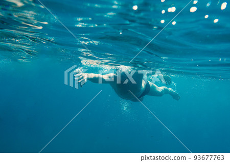 Sporty man swims fast in the sea 93677763