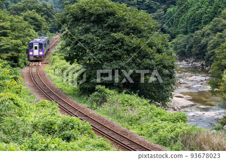 【關西本線】加田川行駛的電車 【關西本線】加田川行駛的電車 93678023