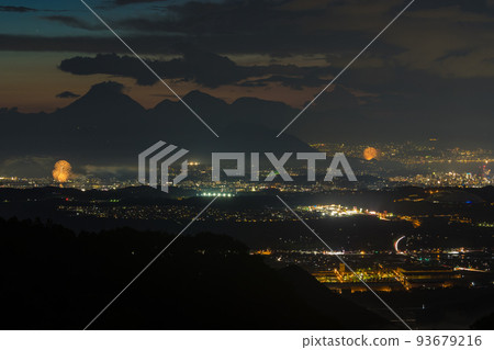 Night view and fireworks in Oita City (Oita City, Oita Prefecture) Night view and fireworks in Oita City (Oita City, Oita Prefecture) 93679216