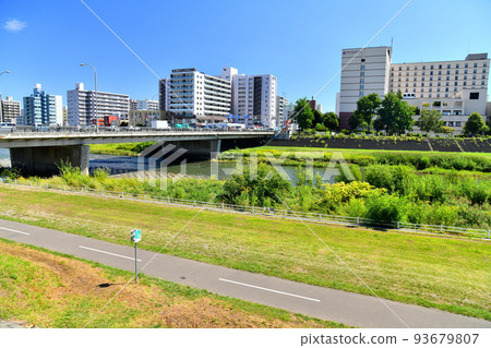 豐平橋 / 豐平川上游 / 中央區一側的景色（北海道札幌） [2022.8] 93679807