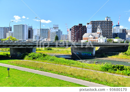 豐平橋/豐平川下游/豐平區一側的景色（北海道札幌）[2022年8月] 93680170