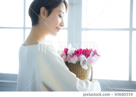 Lifestyle flowers women 93680359