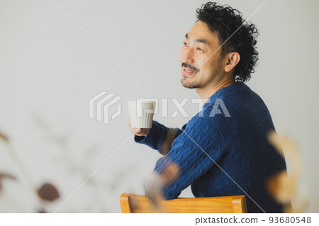 man with knitted beard 93680548