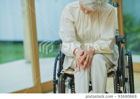 knee pain wheelchair 93680668