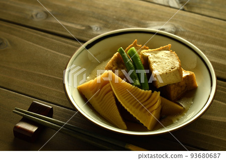 模擬竹筍配油炸豆腐 93680687