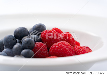 覆盆子和藍莓 93681327