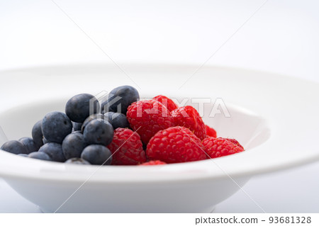 覆盆子和藍莓 93681328