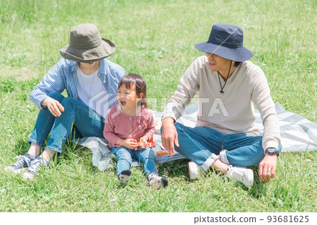 Japanese family, family, parent and child having a picnic in the park Japanese family, family, parent and child having a picnic in the park 93681625