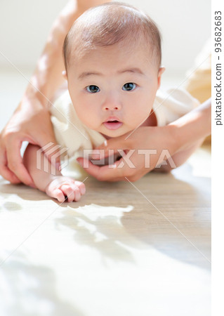 Parent and child practicing tossing and turning Mom's support 3 months old Copy space Parent and child practicing tossing and turning Mom's support 3 months old Copy space 93682683