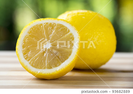 sliced fresh lemon 93682889