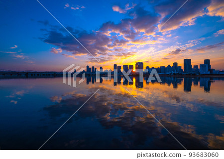 Skyscrapers and sunrise in Umeda, Osaka 93683060