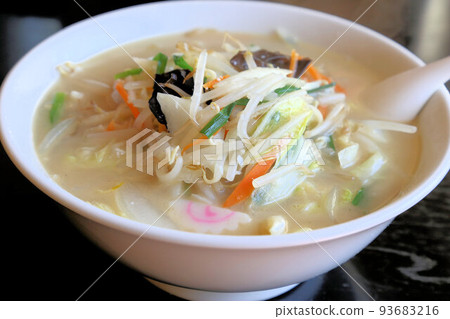 Old-fashioned town Chinese, Nagasaki champon-style, plenty of vegetables plain hot water tanmen Old-fashioned town Chinese, Nagasaki champon-style, plenty of vegetables plain hot water tanmen 93683216