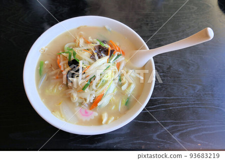 Old-fashioned town Chinese, Nagasaki champon-style, plenty of vegetables plain hot water tanmen Old-fashioned town Chinese, Nagasaki champon-style, plenty of vegetables plain hot water tanmen 93683219