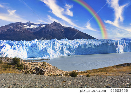 巴塔哥尼亞美麗冰川上的彩虹 93683466