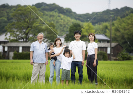 Summer vacation A group photo of a three-generation family returning to their hometown Taken on a footpath in the countryside 93684142
