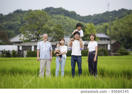 Summer vacation A group photo of a three-generation family returning to their hometown Taken on a footpath in the countryside 93684145