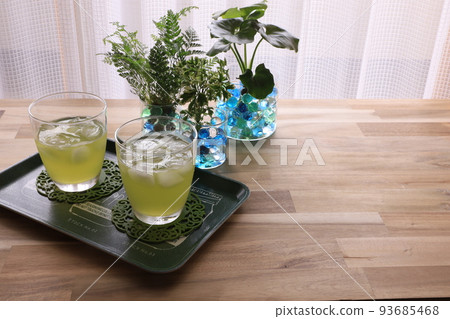 Foliage plants and cold tea 93685468