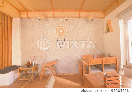 印度最北的未開發地區，拉達克地區小鎮列城的一家咖啡館 93685768