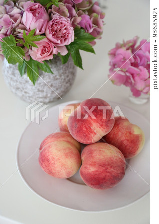 新鮮的桃子 新鮮的桃子 93685925