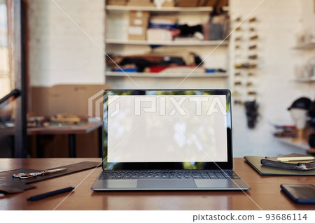Laptop Mockup in Workshop 93686114