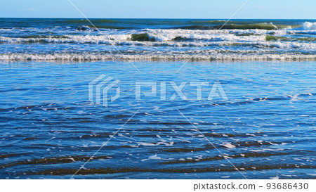 Scenery of the sea and waves at the Prince's Beach in Sanmu City, Chiba Prefecture (photographed in November 2021) 93686430