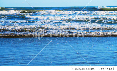 Scenery of the sea and waves at the Prince's Beach in Sanmu City, Chiba Prefecture (photographed in November 2021) 93686431